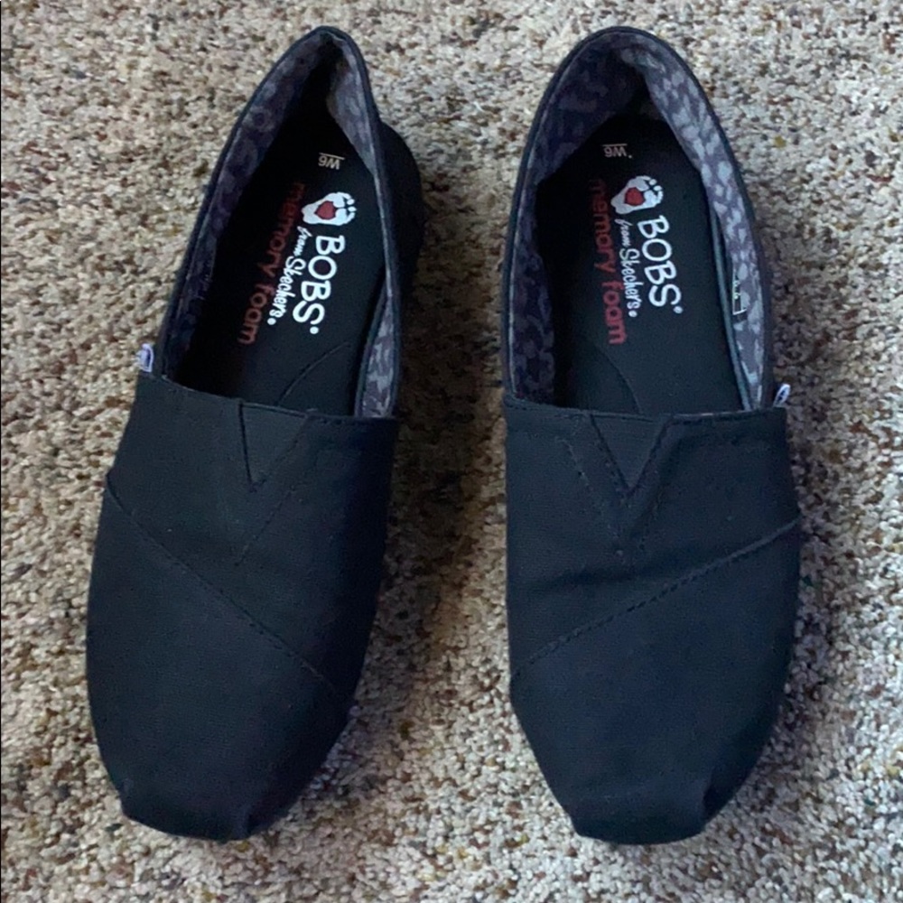 Bobs size 6 women’s. Excellent condition.